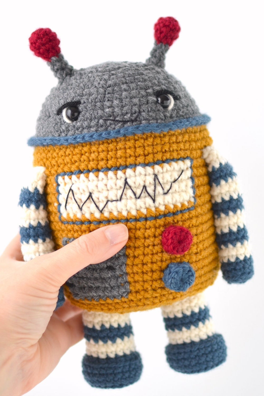Pixie the Robot (Crochet) – Lion Brand Yarn