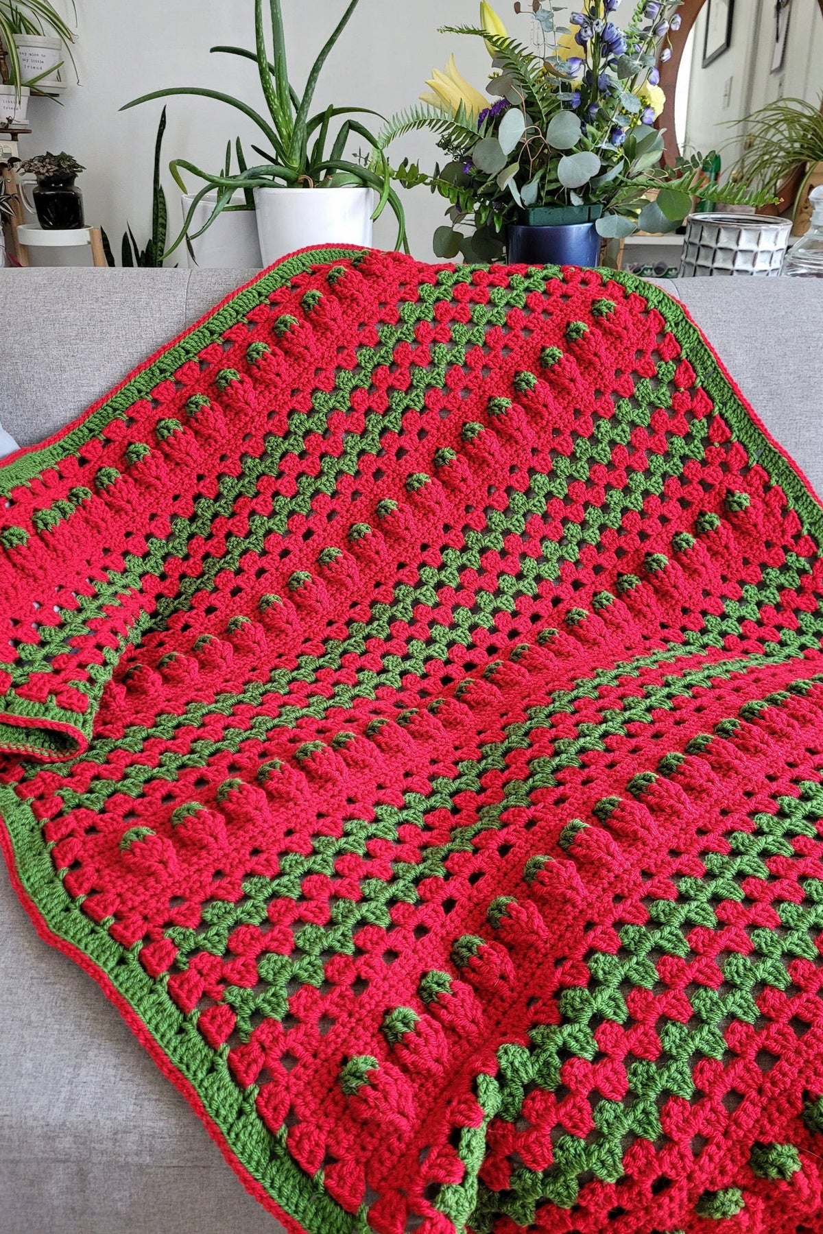 ラグ・カーペット Wool granny rug blanket sunshine Crochet Kit - Strawberry Sunshine Blanket – Lion Brand Yarn