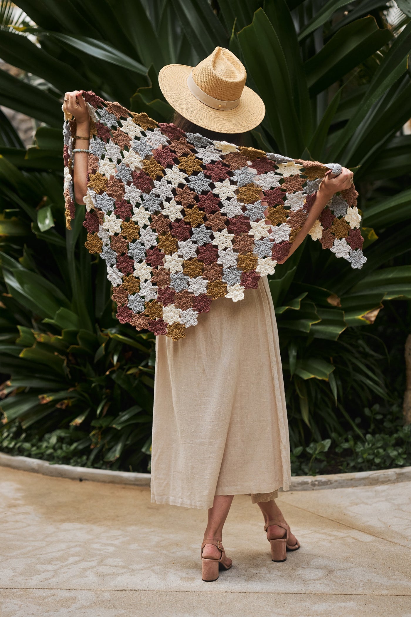 ネンキミ Crochet Kit - Midnight Jasmine Wrap – Lion Brand Yarn