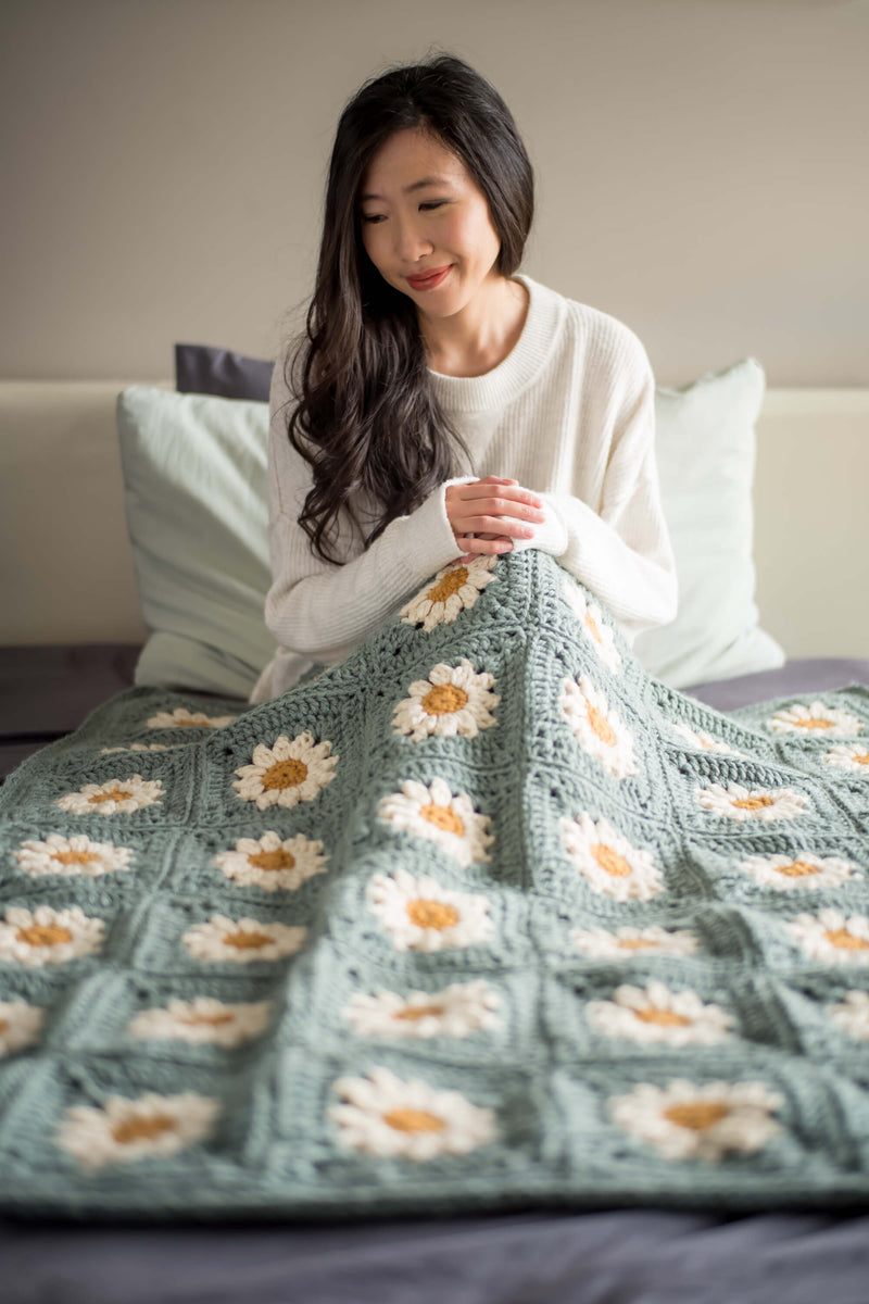 Crochet Kit Cozy Days Daisy Blanket Lion Brand Yarn