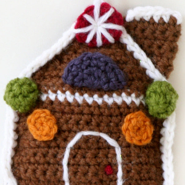 Amigurumi Gingerbread House (Crochet) – Lion Brand Yarn