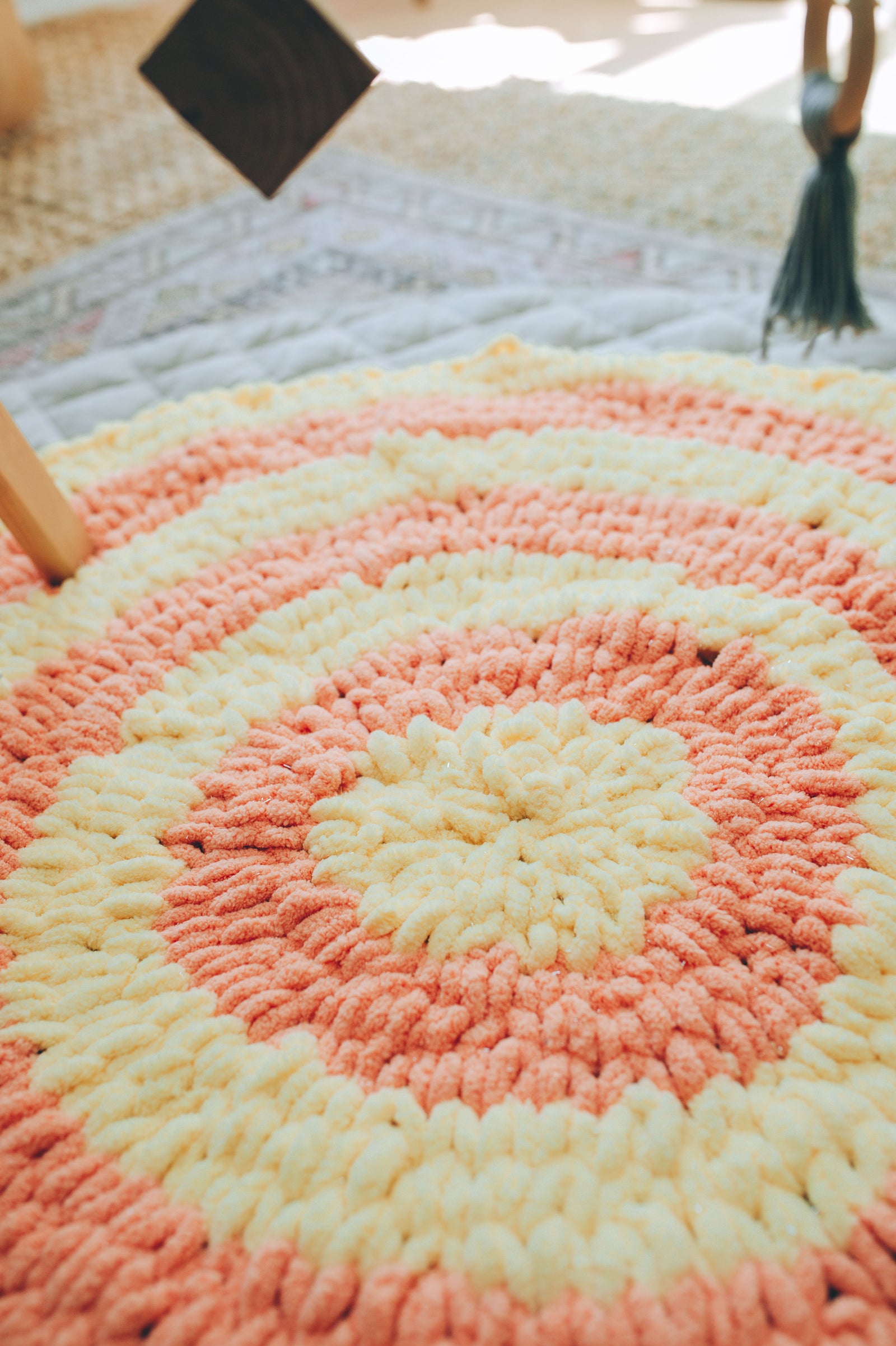 Striped Circle Rug (Crafts) – Lion Brand Yarn, image size:1600x2404