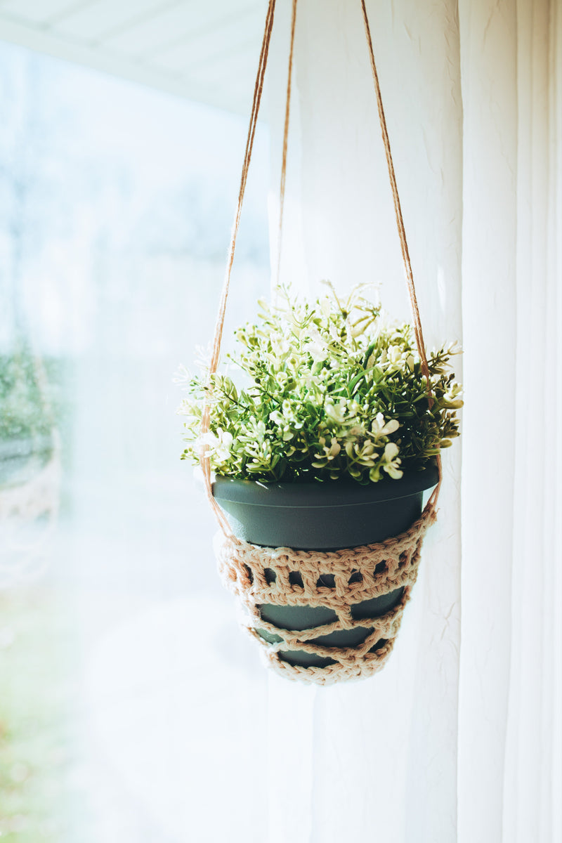 crochet plant hanger easy Rhea Plant Hanger (Crochet) – Lion Brand Yarn