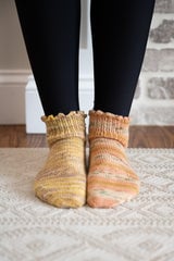 Hearts a Foot Socks (Knit) thumbnail