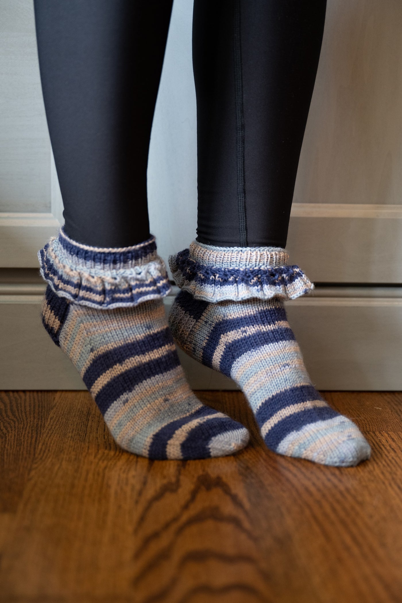 Ruffle Trimmed Socks (Knit) – Lion Brand Yarn