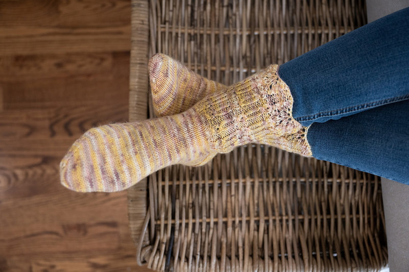 Scallop Edged Socks (Knit)