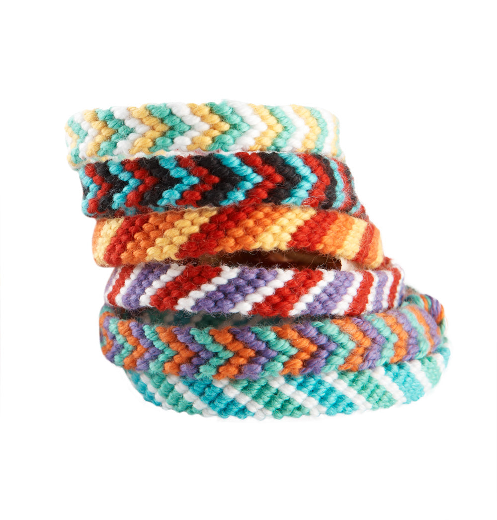 Friendship Bracelets Pattern (Crafts) – Lion Brand Yarn