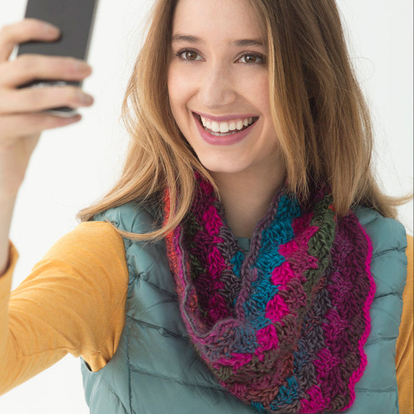 Cosmos Circle #Scarfie (Crochet) – Lion Brand Yarn