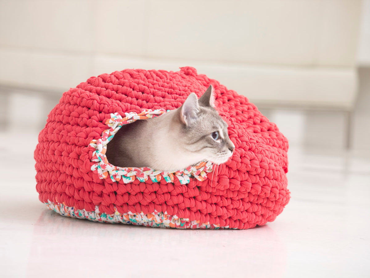 Psy And Thai's Kitty (Crochet) – Lion Brand Yarn