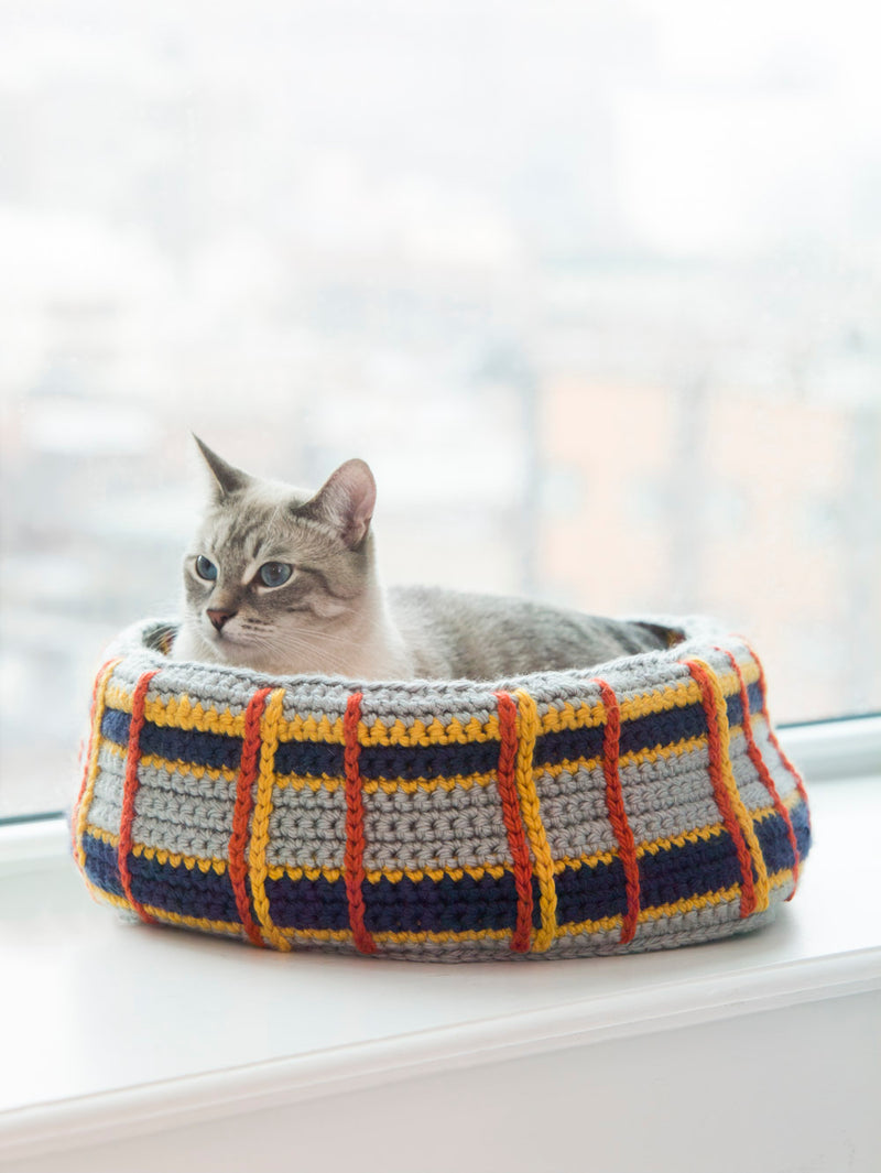 Curl-Up Kitty Cat Bed (Crochet)
