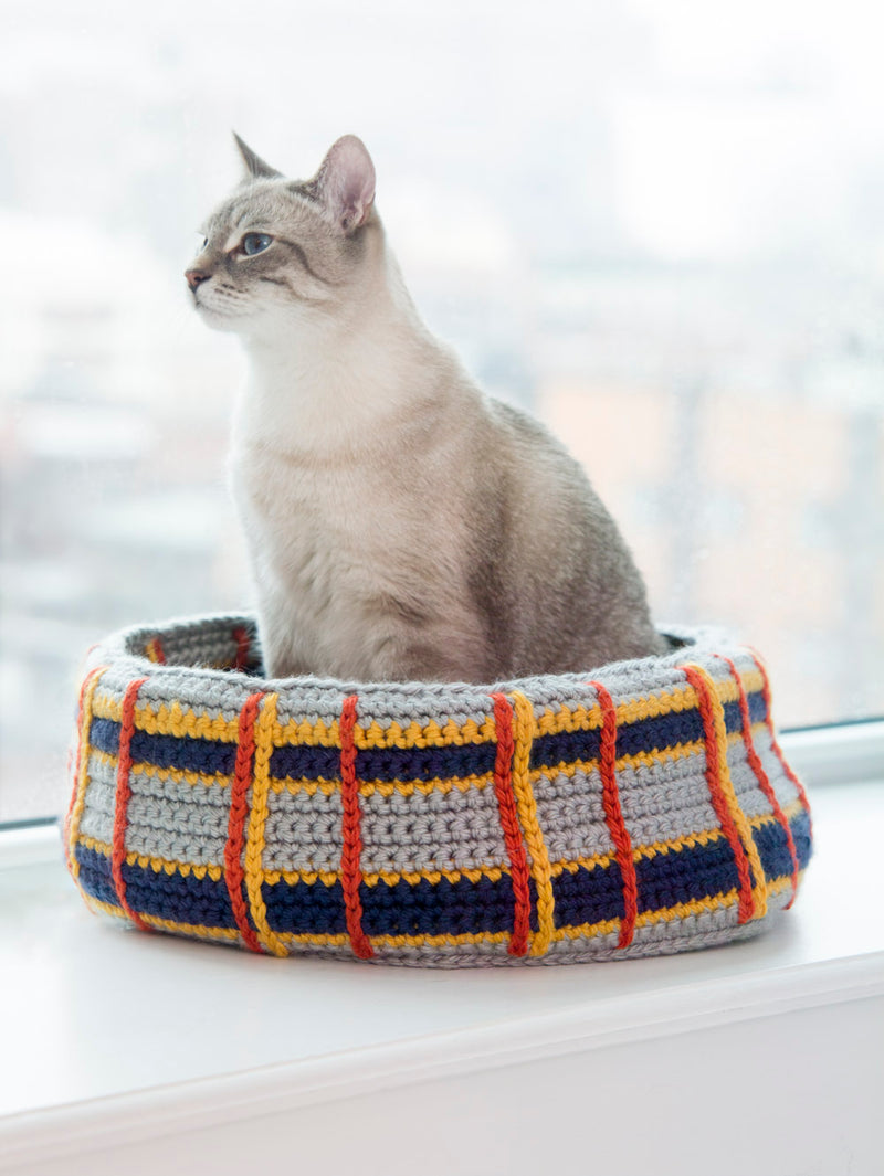 Curl-Up Kitty Cat Bed (Crochet)