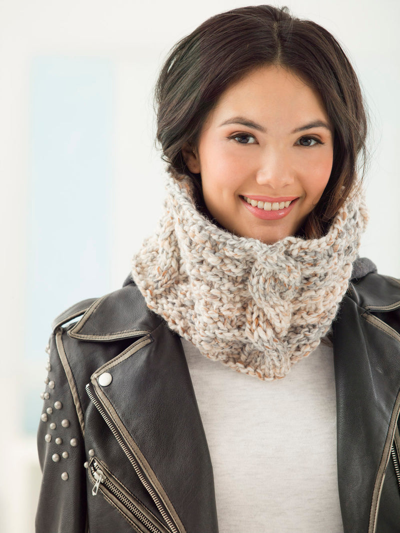 Cabled Cowl (Knit)