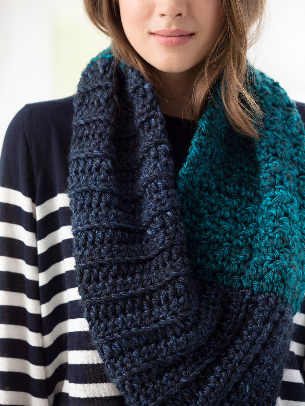 Two-Color/Two-Stitch Cowl (Crochet) – Lion Brand Yarn