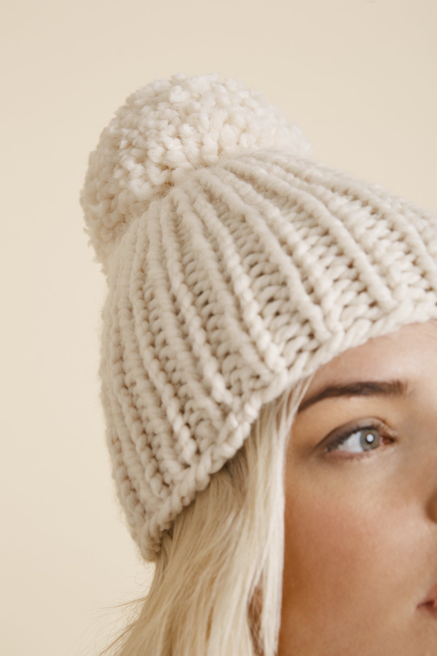 Snowball Hat (Knit) – Lion Brand Yarn