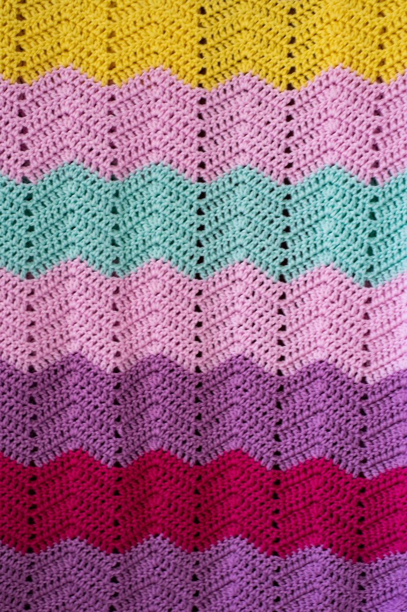 Rosy Ripple Afghan (Crochet)