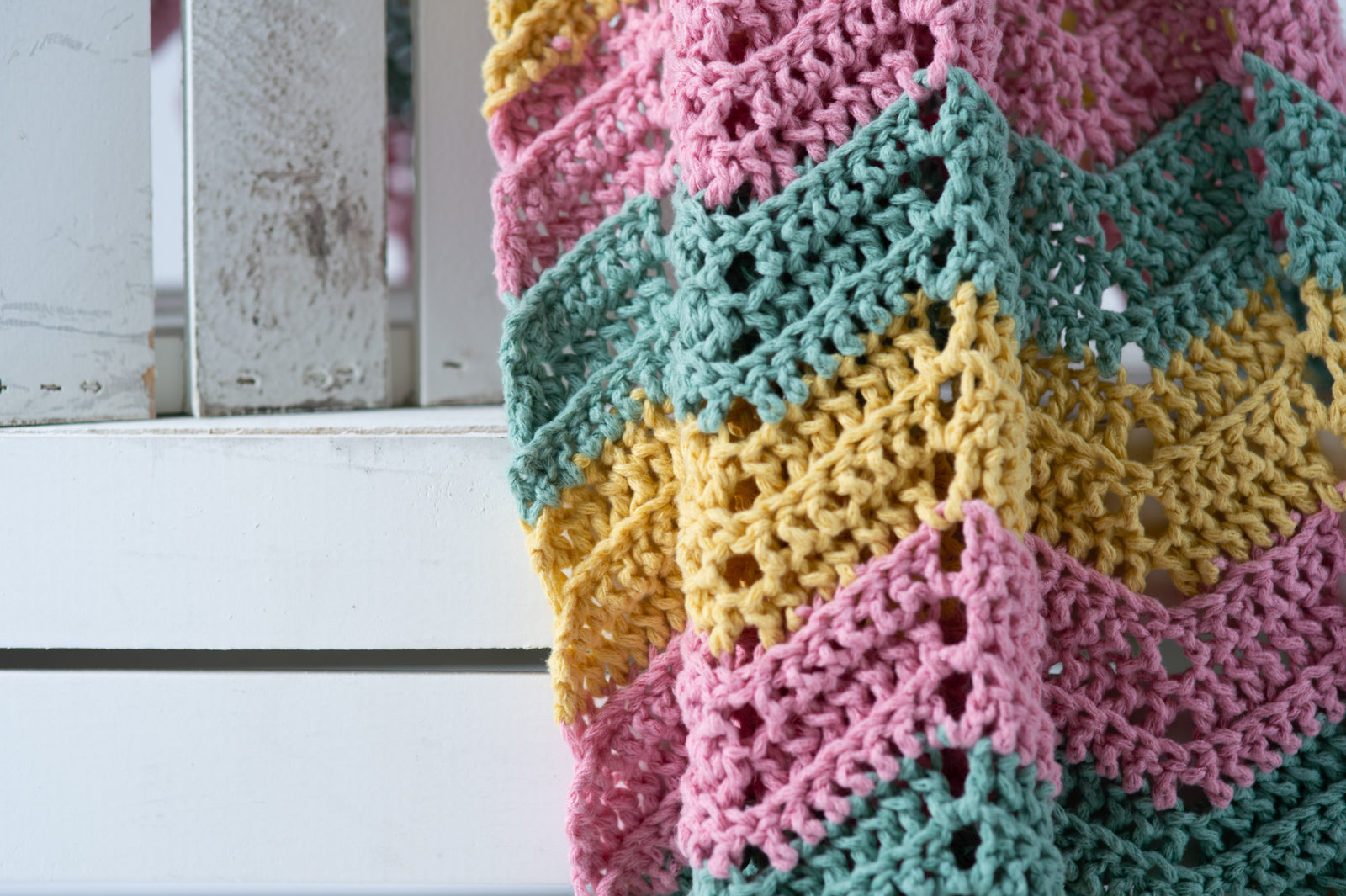 Cora Chevron Blanket (Crochet) – Lion Brand Yarn