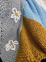 Summer Daisy Blankie (Knit) thumbnail